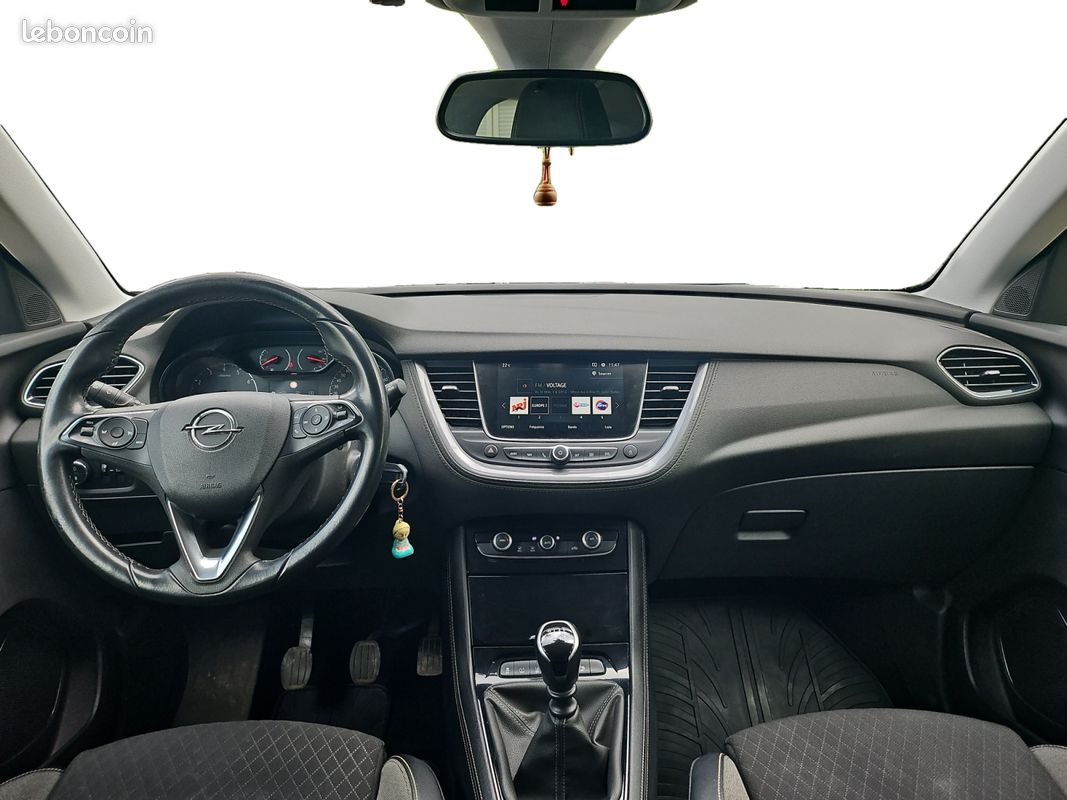 Opel grandland 1.2 turbo 130 design - carplay - camera de recul - lane assist - attelage amovible (image 2)