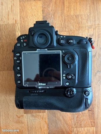 Poignée Verticale Nikon MB-D12 Pour D800 – Compatible Nikon – Très Bon état