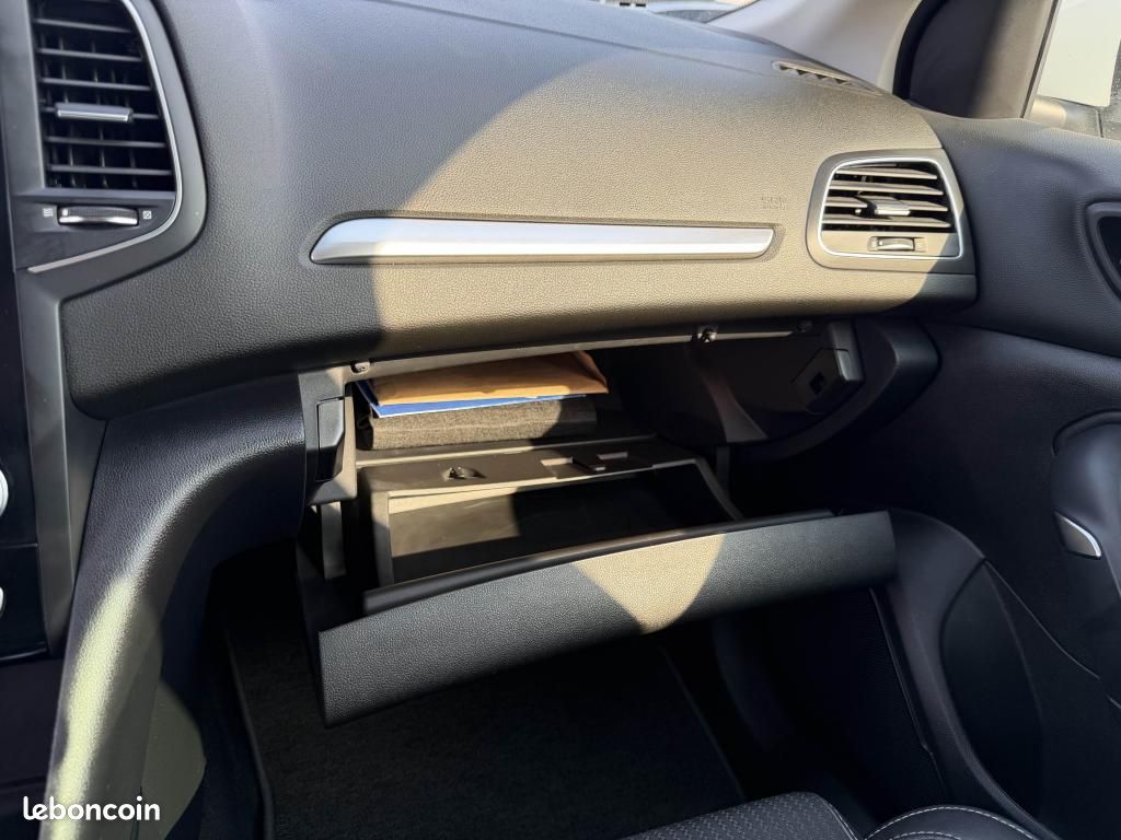 RENAULT MEGANE IV 1.3 TCe - 140 Techno (image 24)
