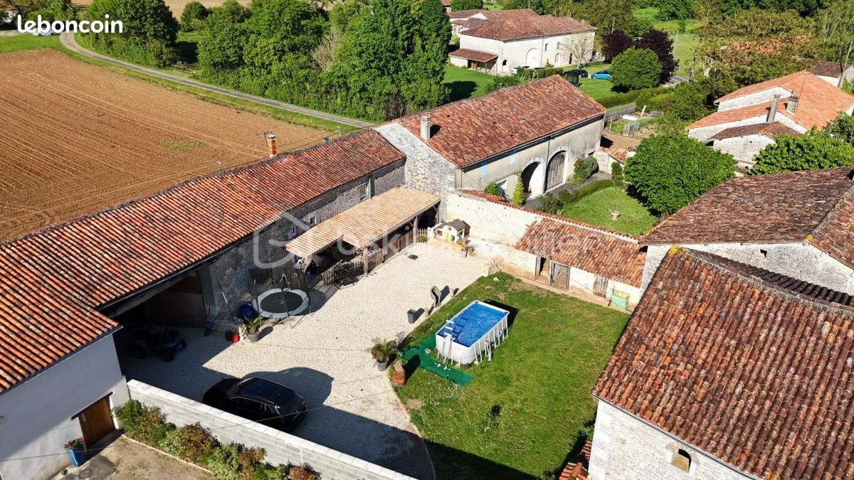 Ferme 5 pièces 150 m² - Chenon 16460 (image principale 0)