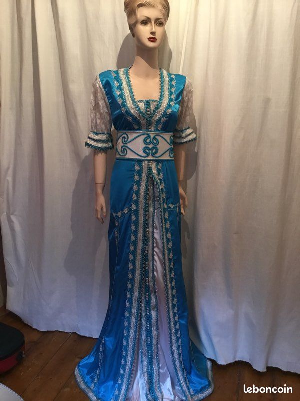 Caftan de couleurs bleu clair et bleu marine argenté Vêtements