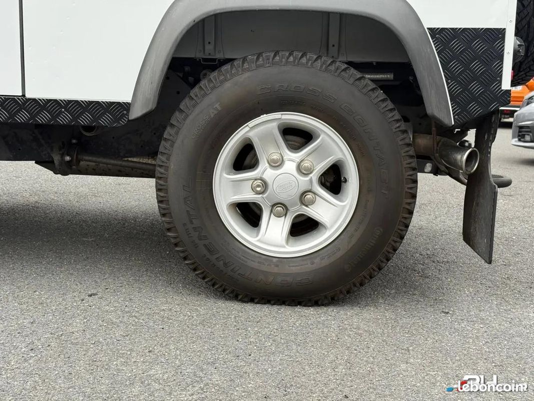 Land Rover Defender Phase 2 Hardtop 2.2 TDCi 122 ch (image 26)
