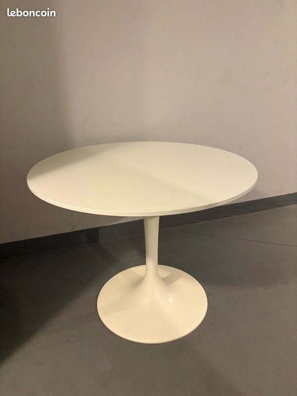 Table IKEA DOCKSTA blanche (image 1)