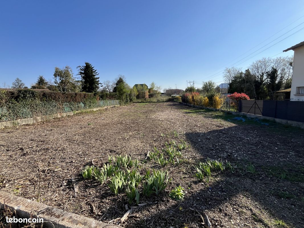Terrain 977 m² · à Bourg-lès-Valence · 977 m² · 180 000 €