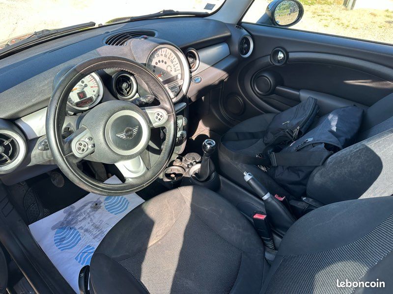 Mini Cooper 1,6l essence full black révisée (image 5)