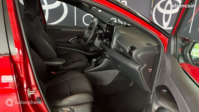 Toyota Yaris 130h Collection 5p MY26 (image 15)