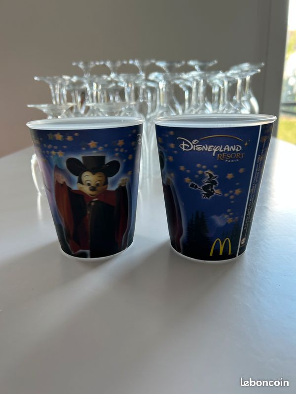 Verre Goblet Disney Halloween. Très bon état (image 1)