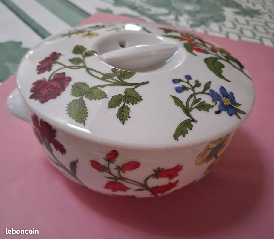 Bol couvert en porcelaine de Paris (image 1)