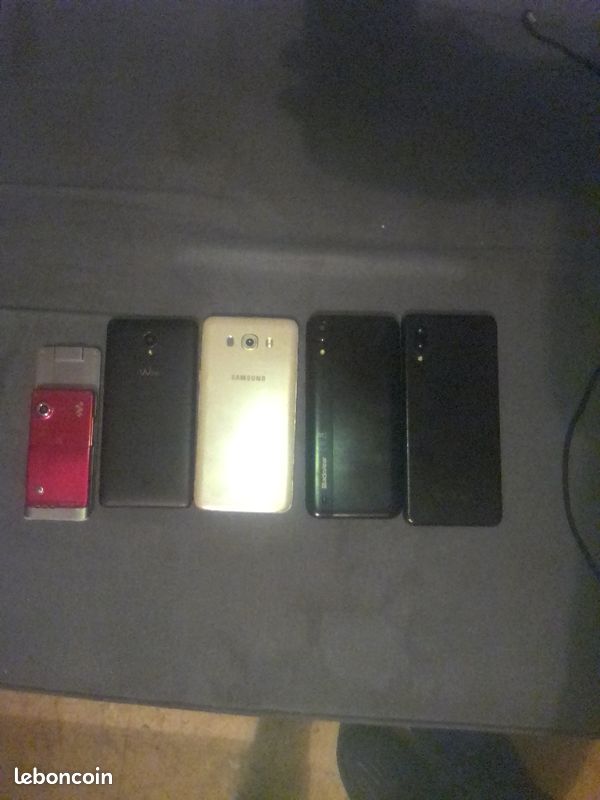 Vent 5 téléphone pour pièce (2samsung 1wiko 1 blackview et un Sonny ericsson (image 1)