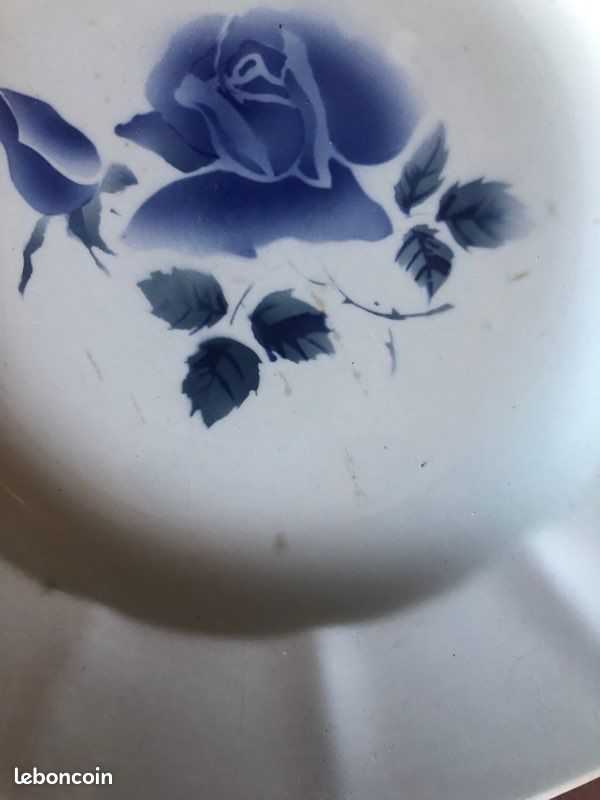 Plat digoin motif floral bleu (image 2)