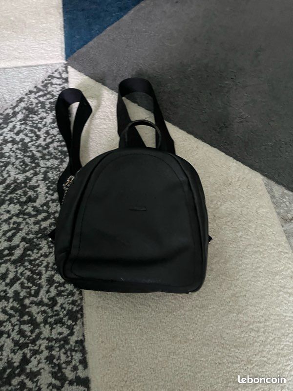 Sac à dos pour femme marque Guess 20 Accessoires Bagagerie