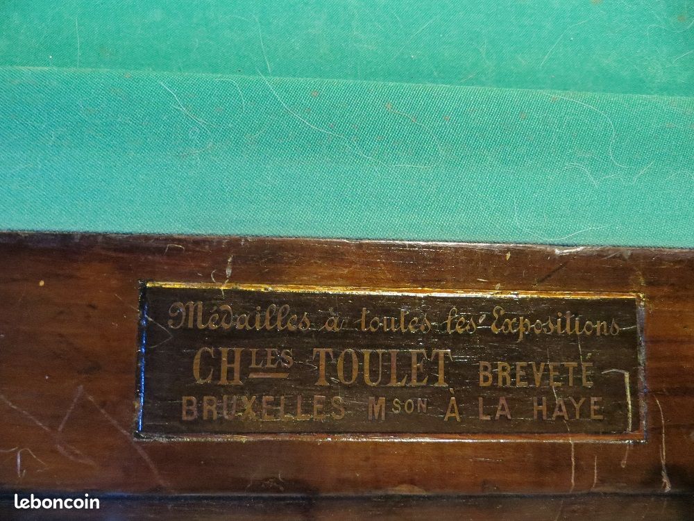 Billard avec lustre et accessoires (image 3)