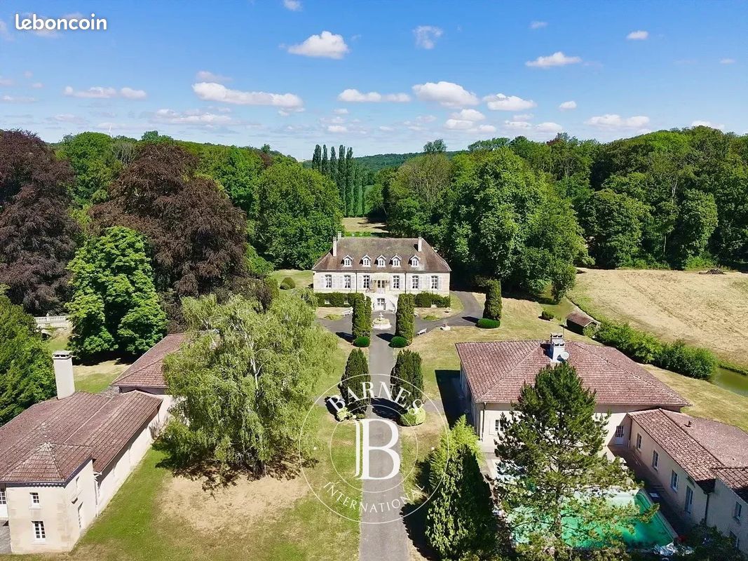 Maison 17 pièces 732 m² · à Raival · 732 m² · 999 000 €