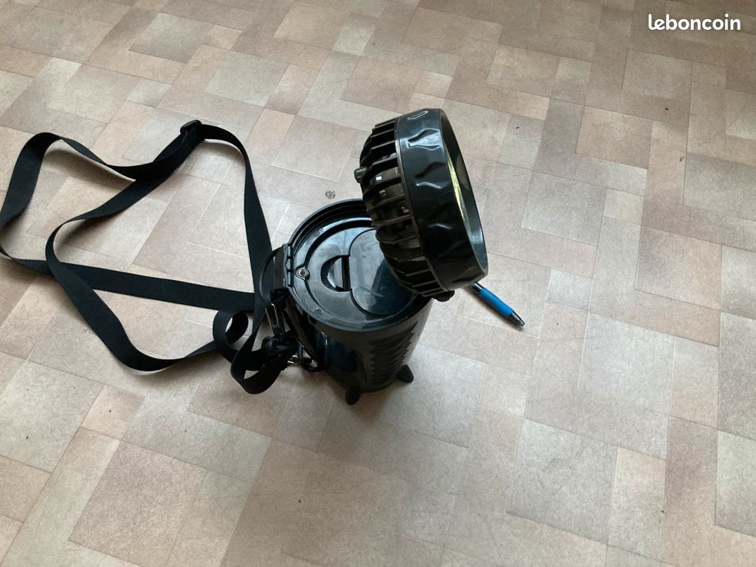 Lampe torche à trois LED et bandoulière Osram pour camping ou sortie (image 3)