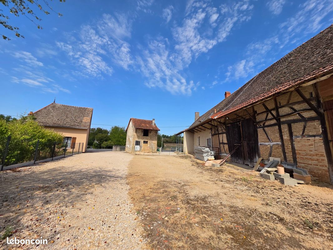 Maison 3 pièces 151 m² · à Simandre · 151 m² · 45 000 €