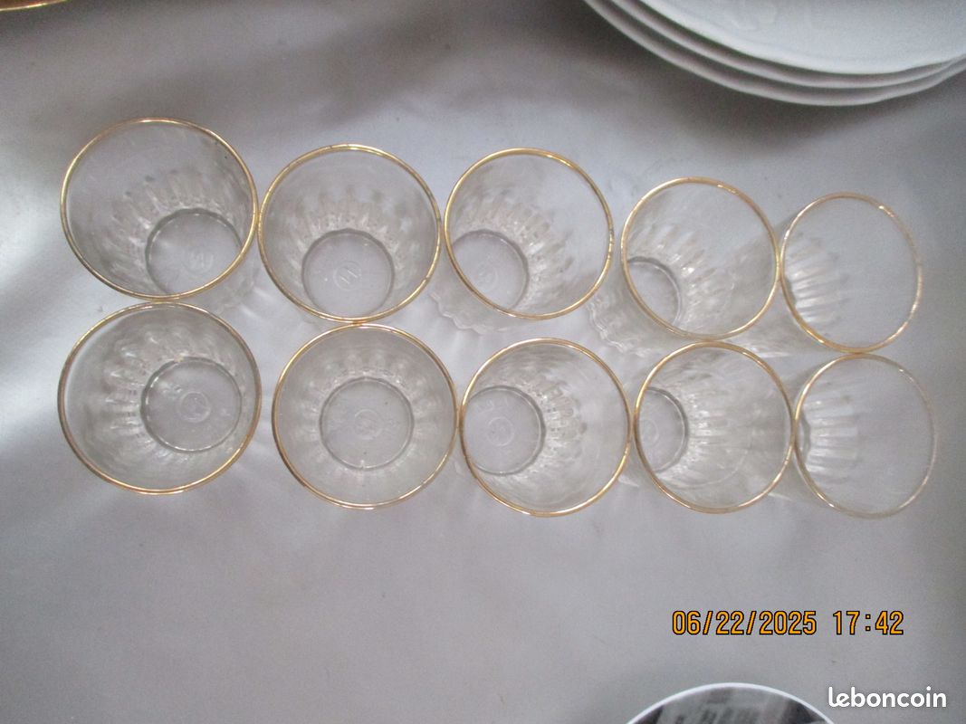 Lot de 10 verres anciens à liqueur bordure dorée (image 1)