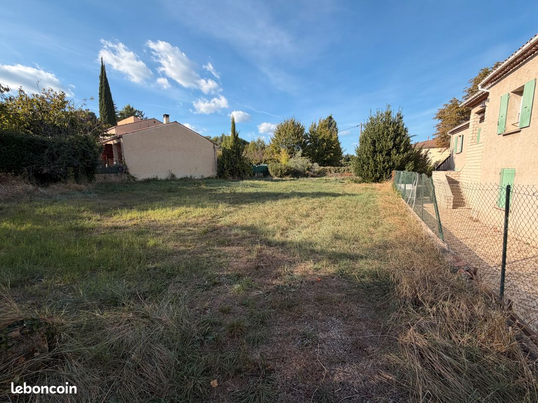 Terrain 765 m² · à Manosque · 188 000 €