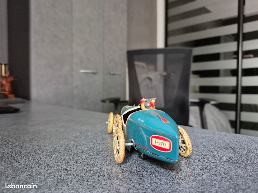 JOUET ANCIEN VOITURE BUGATTI 35 tole meccano et pilote joustra EUR 77