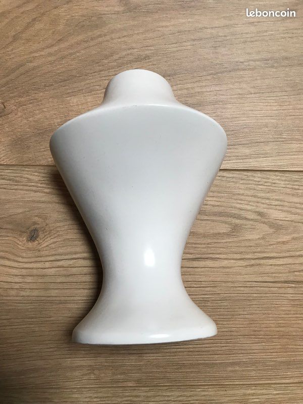 Petit buste luxe pour collier en résine (image 2)