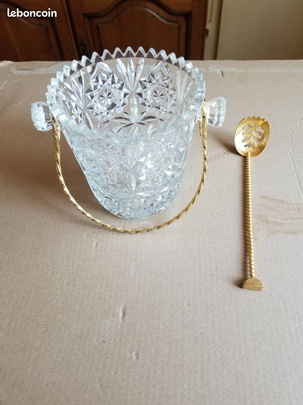 Seau à glace en cristal des années 1970 avec 6 verres par Ivat. Fabriqué en Italie | Selency