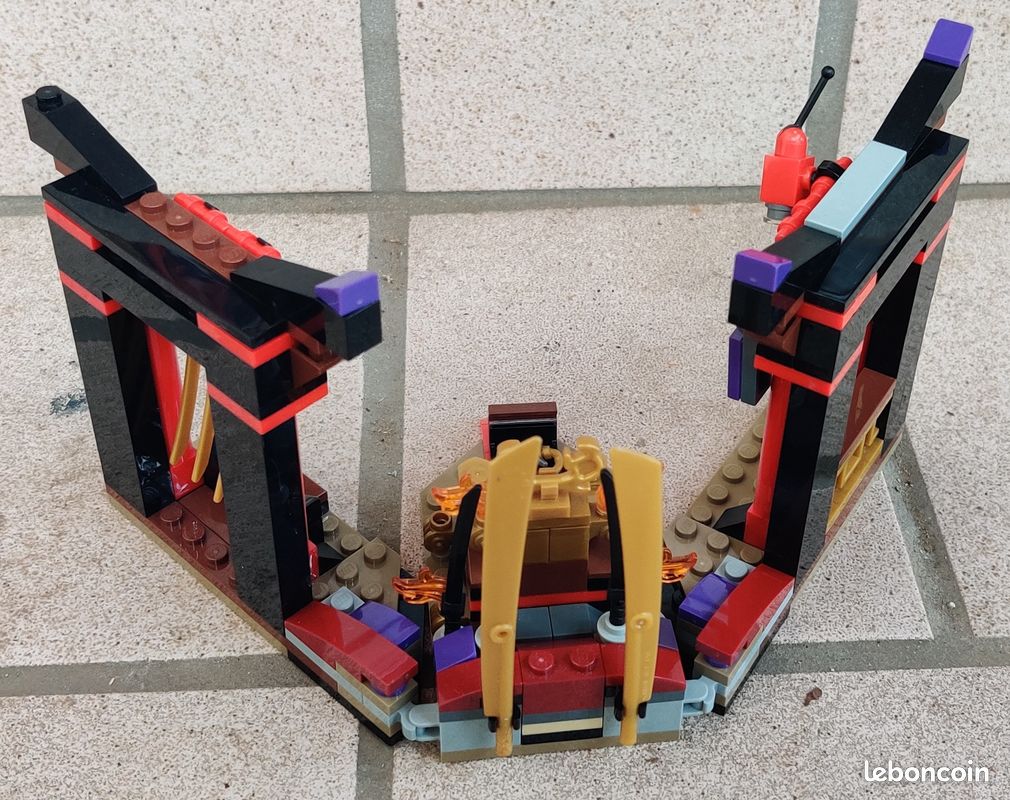 70651 LEGO Ninjago Hunted Throne Room Showdown Jeux Jouets