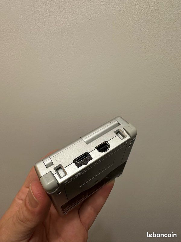 Game Boy Advance SP (image 3)