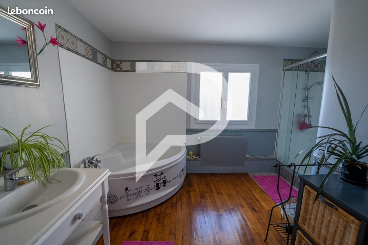 Maison 7 pièces 205 m² - Saujon 17600 (image principale 4)