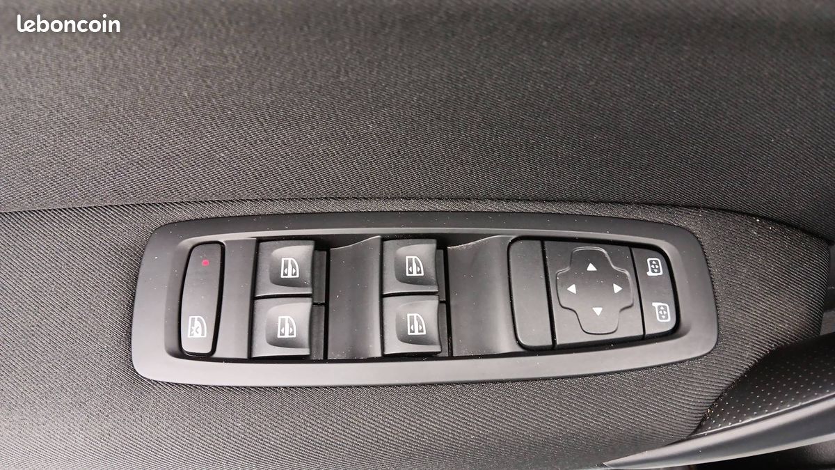 Renault megane iv berline blue dci 115 evolution (image 16)