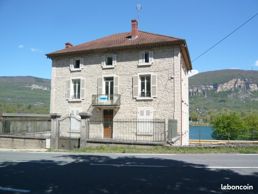 Parking 17 m² · à Porcieu-Amblagnieu · 17 m² · 110 €/mois