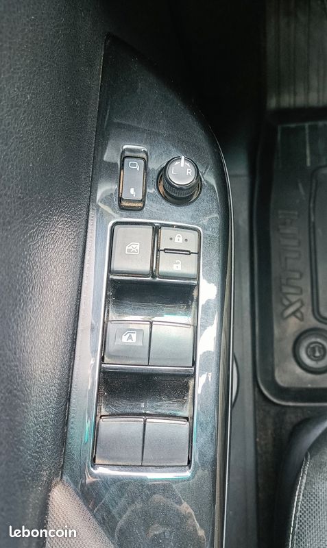 TOYOTA HILUX 4x4 DOUBLE Cabine 2.4 D4D 150 LEGENDE (image 24)