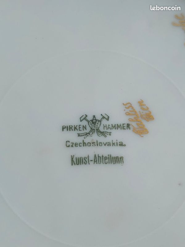 Assiette de collection en porcelaine ajourée – Stephansdom Vienne – Pirkenhammer & Wahliss Wien, Entre-deux-guerres (image 4)