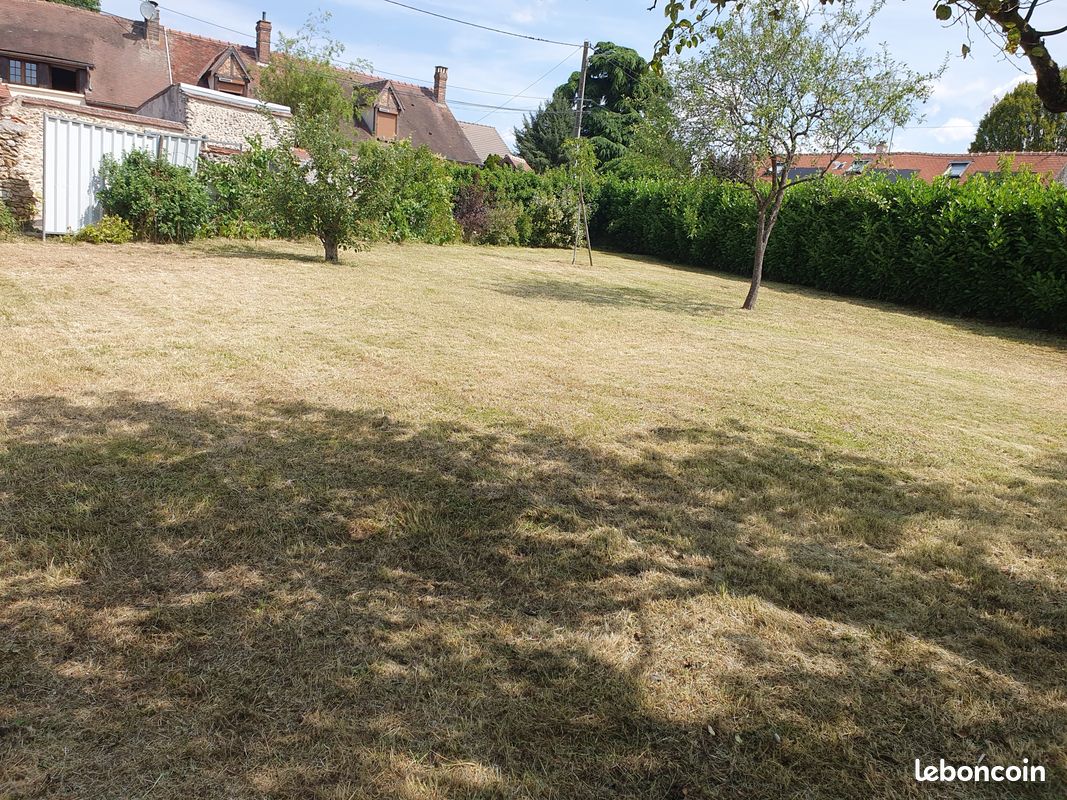 Vends terrain à batir · à Roinville · 55 000 €