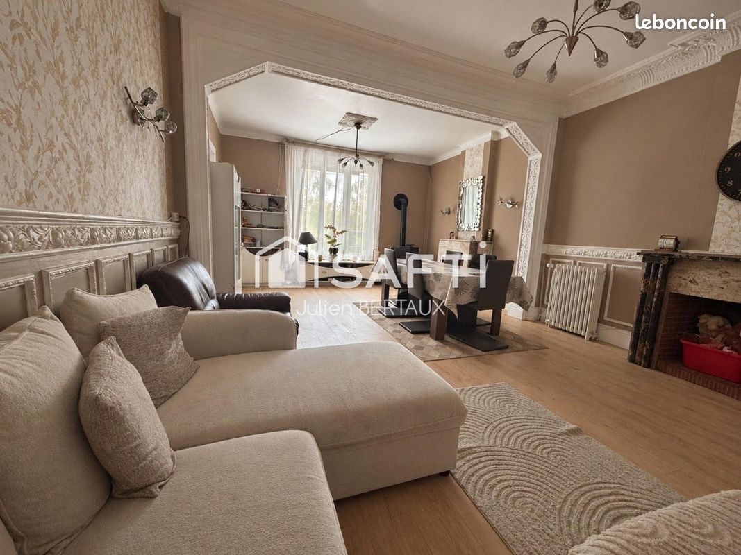 Maison 8 pièces 167 m² · à Aulnoye-Aymeries · 167 m² · 157 000 €