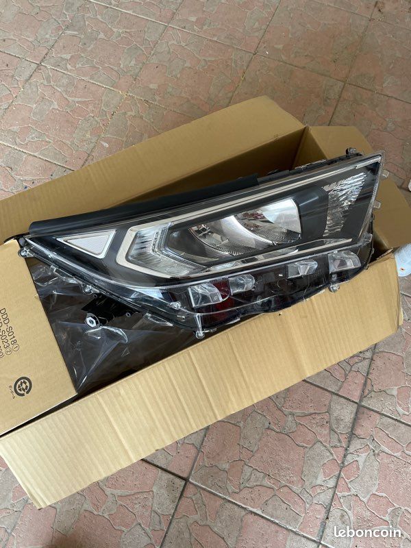 Phare avant droite Toyota Rav-4 2018/2023 (image 2)