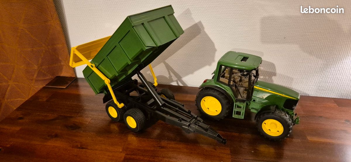 Bruder Tracteur John Deere 6920 avec remorque à cuve basculante (image 1)