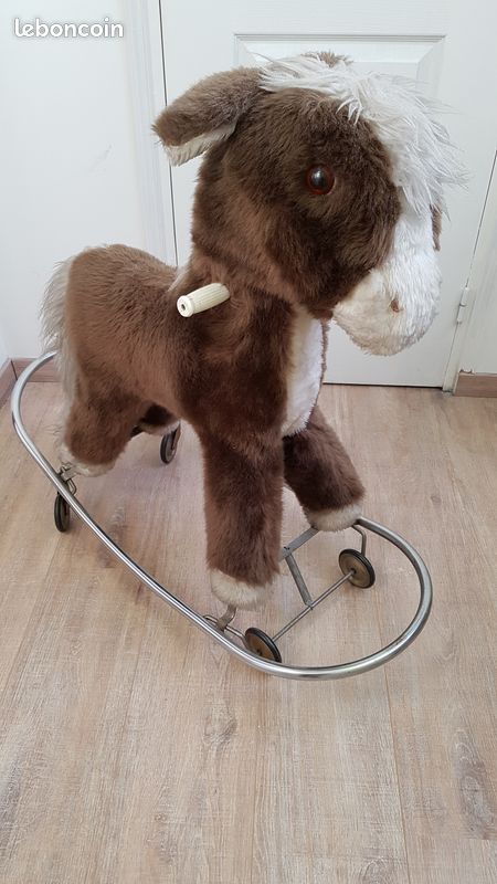 Cheval à bascule (image 2)