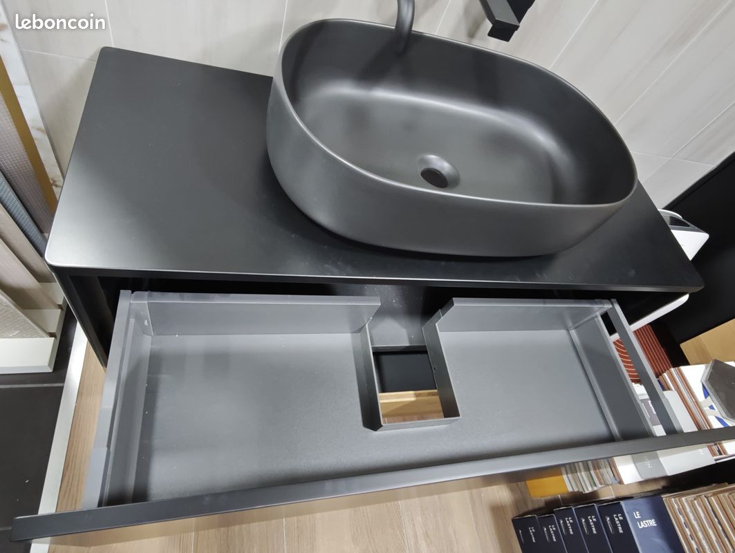 Meuble lavabo en laqué noir mat et chêne massif (image 2)
