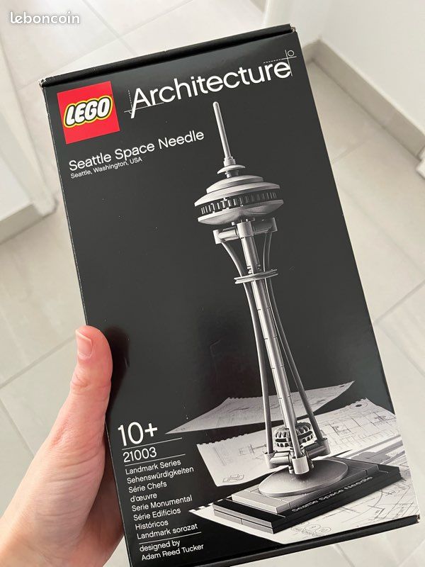 Seattle Landmark's Lego Seattle Space Needle LEGO