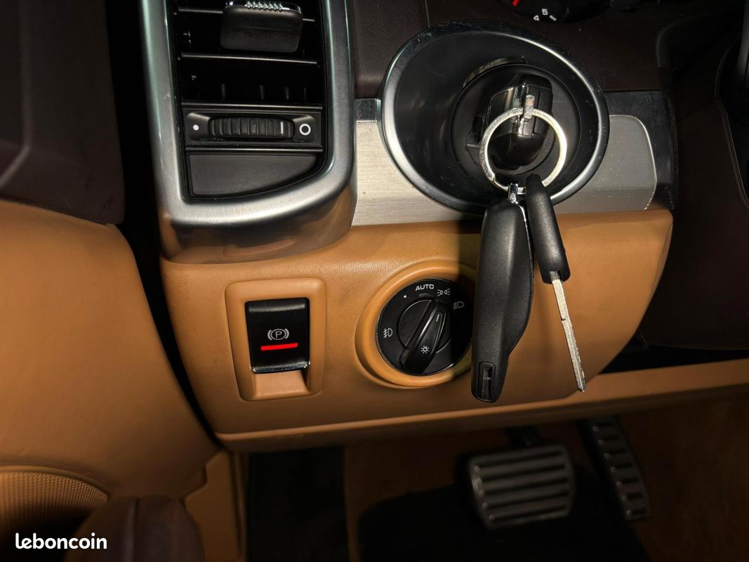 PORSCHE CAYENNE Turbo 4,8i V8 ? 500 ch ? 4 sièges chauffants ? Toit ouvrant (image 17)