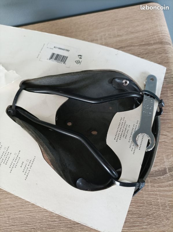 Selle Brooks B17 Standard Black – Routes&Roads
