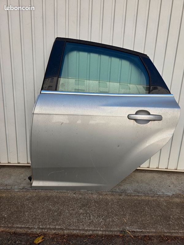 Porte arriere gauche ford focus mk3 (image 1)