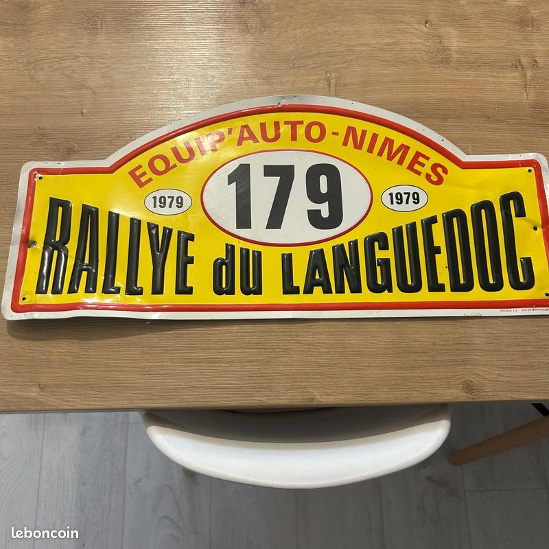 Badge Radiateur Voiture Vintage Rallye Merano 1979 Italie - Pièce Collector Occasion Pour Automobile Ancienne