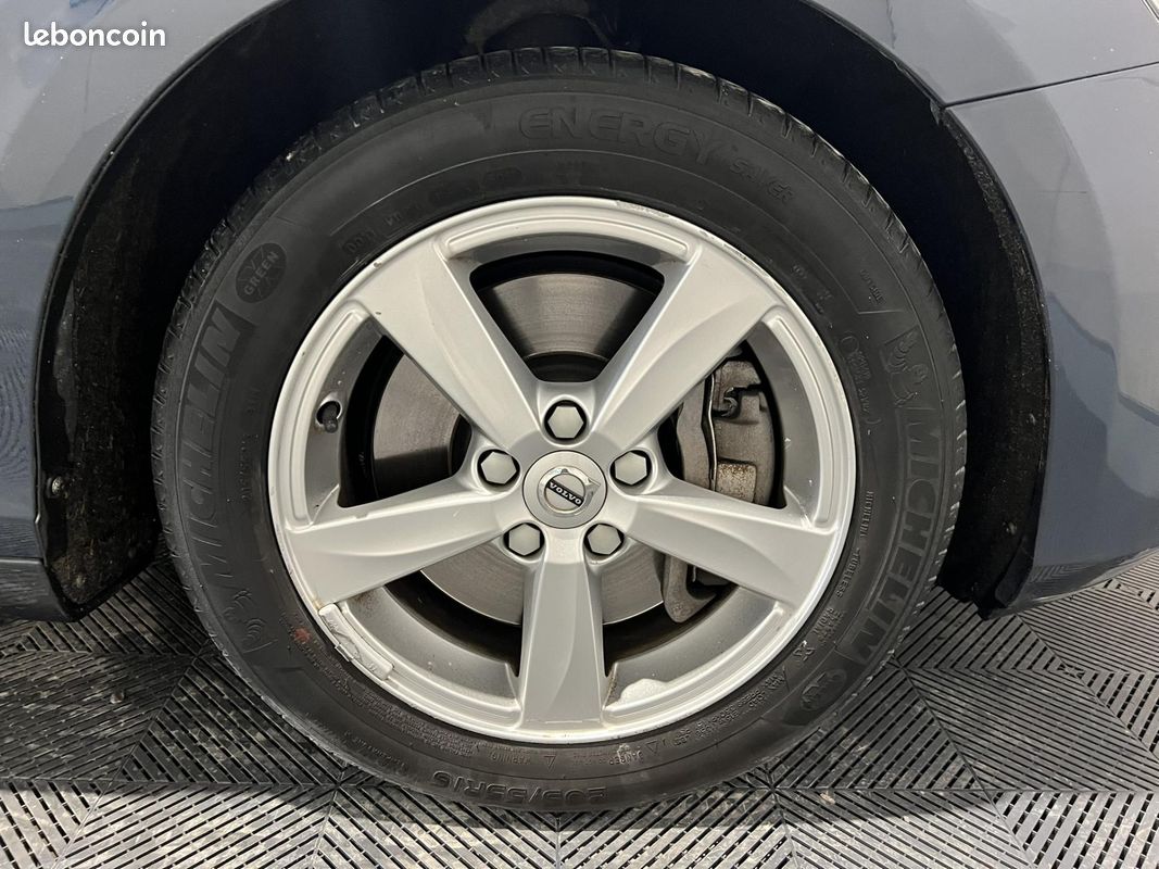 VOLVO V40 D2 120 Geartronic 6 Momentum (image 18)