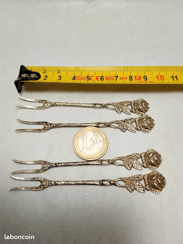 Ensemble De 10 Fourchettes Et 12 Cuillères En Argent Massif