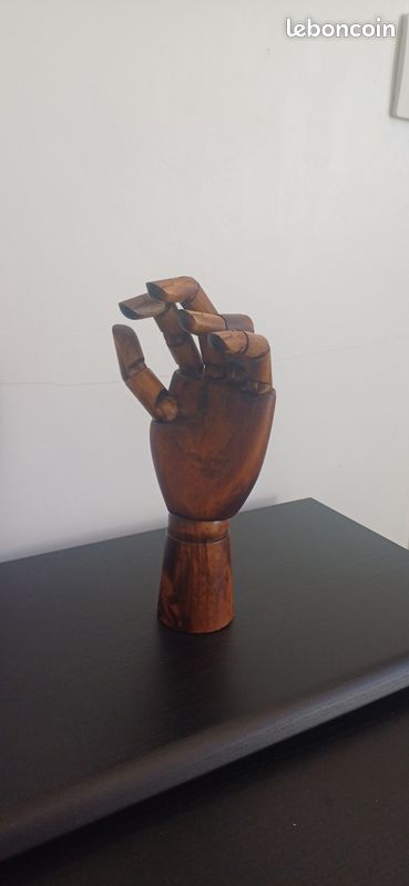 Main articulée en bois (image 2)
