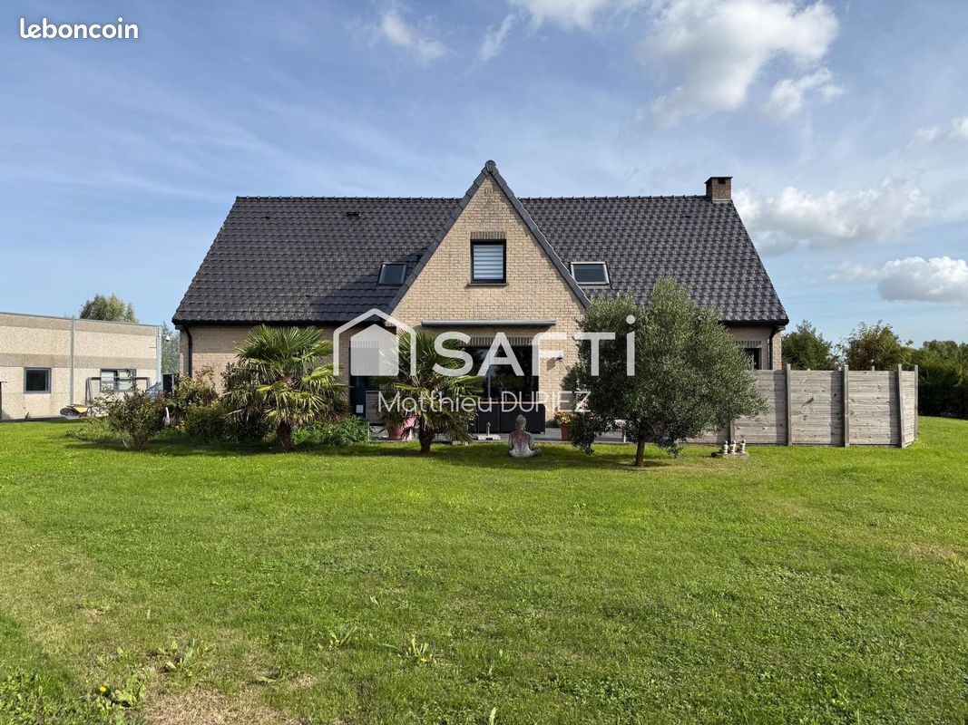 Maison 12 pièces 225 m² · à Hondschoote · 225 m² · 645 000 €