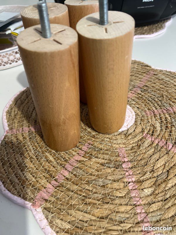 Pied pour meuble (image 1)