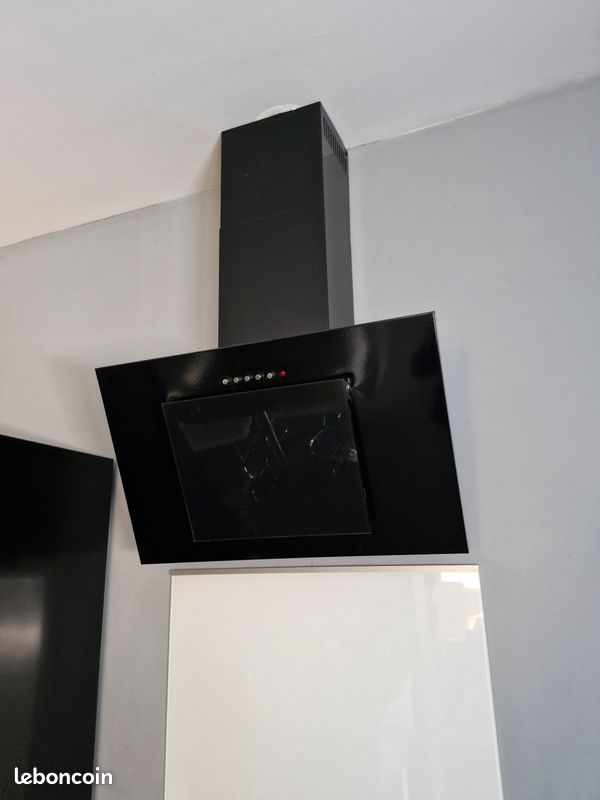 Hotte noire (image 1)