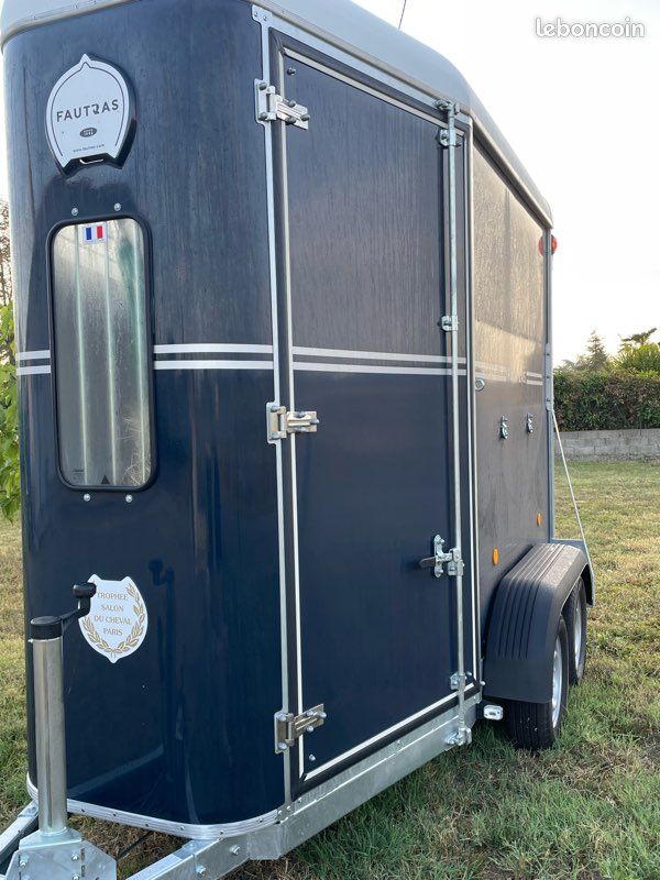 Van FAUTRAS bleu 2023 1,5 place Équipement caravaning