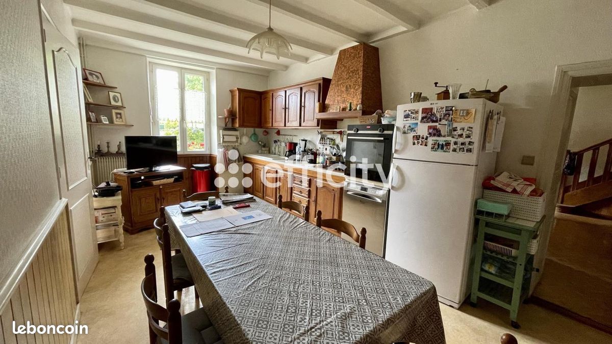 Maison 9 pièces 196 m² - Champniers 16430 (image principale 3)